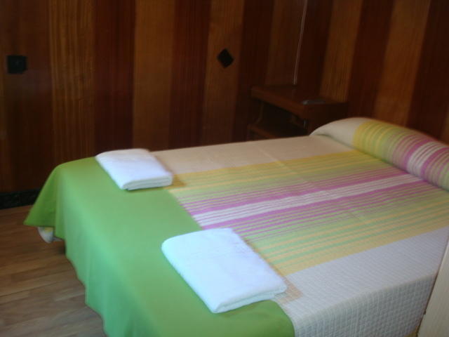Hostel Turistic Castell Barcelona Exterior foto